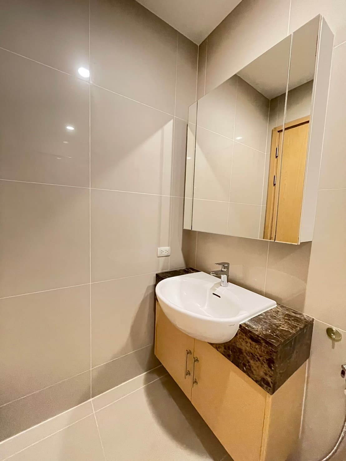 3278 – 360_bathroom.jpg